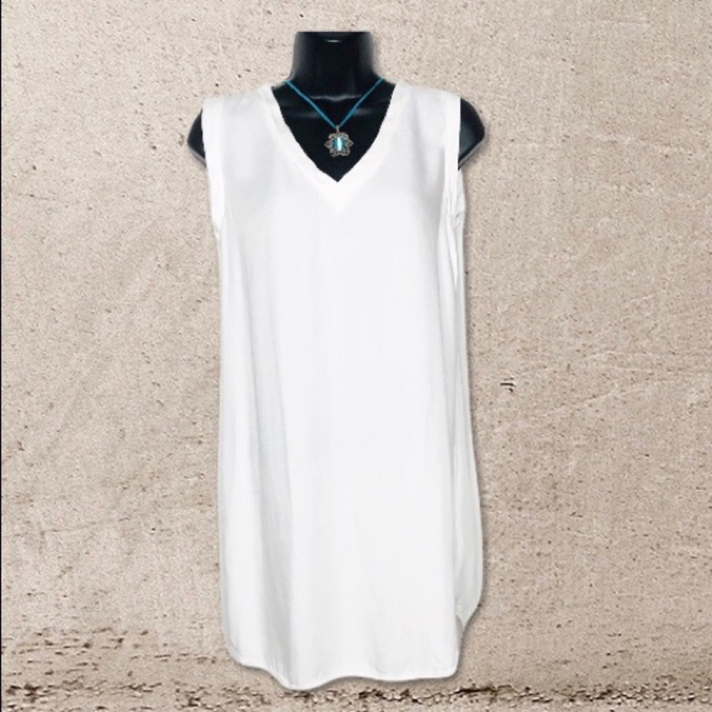 Classic White V-Neck Sleeveless Tunic Top - Brand